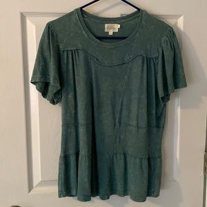 Green short sleeve shirt